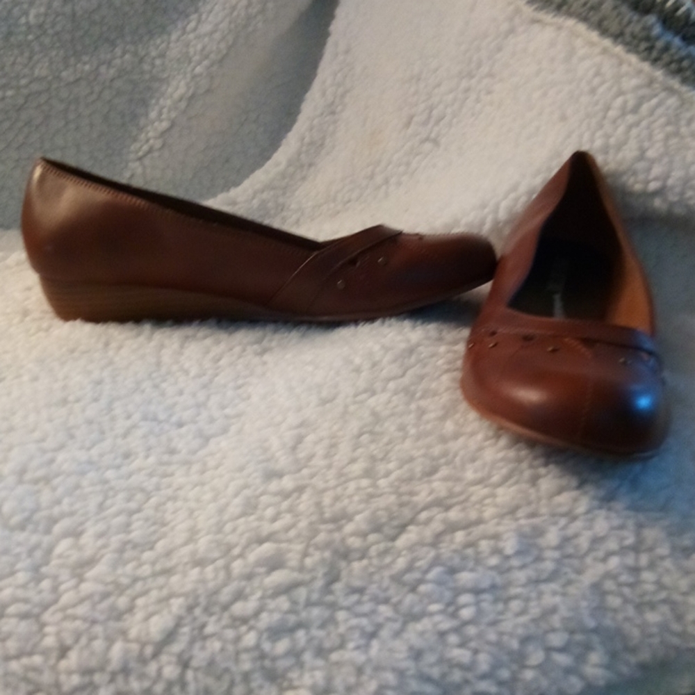 #20 Tan wedges